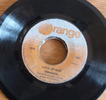 Carlene Davis : It Must Be Love(7", Single)