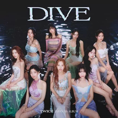TWICE - Dive - バージョンB - 20ページのブックレット、タトゥーステッカー、4カットフォト、透明トレーディングカード + トレーディングカード3枚 (CD) を含む