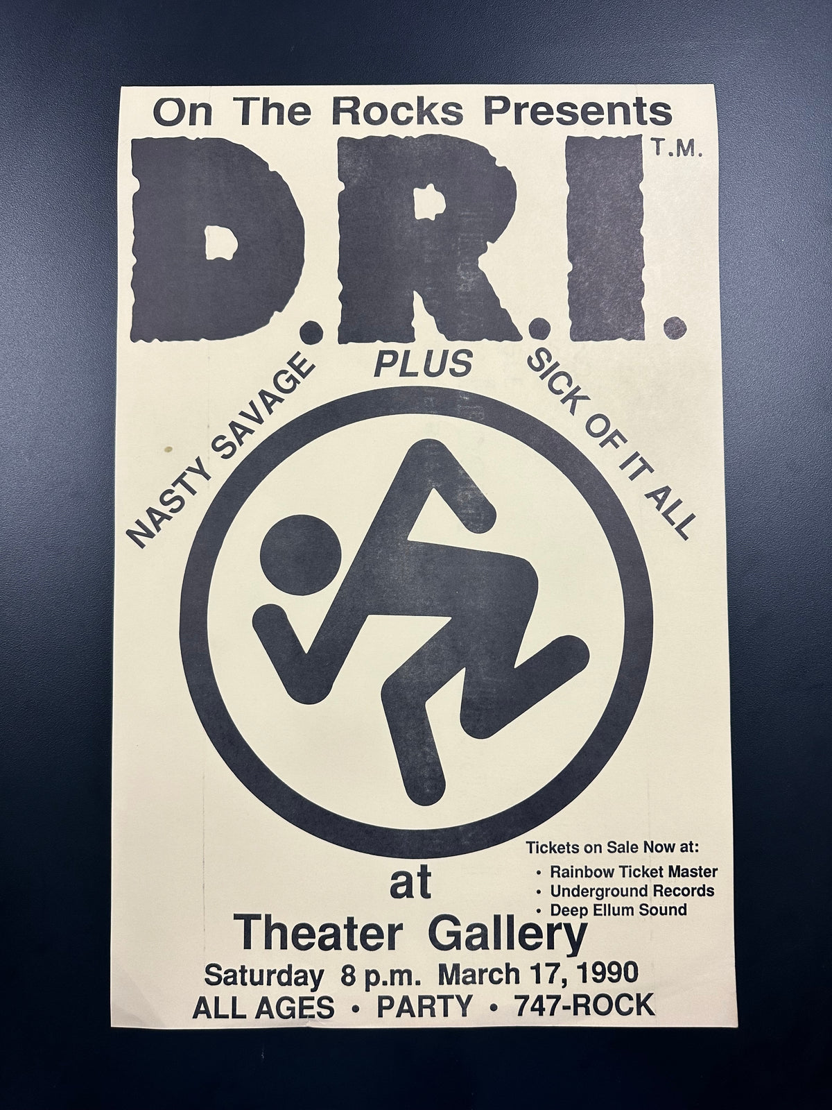 Póster promocional vintage de DRI de 1990