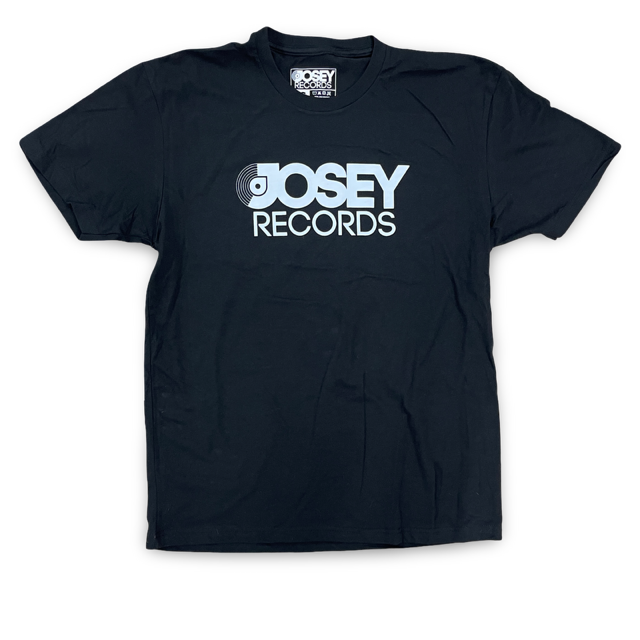 Camiseta Josey - Logotipo de insecto blanco sobre negro