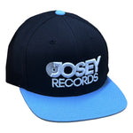 Gorra de lona Josey con visera plana y cierre a presión (logotipo azul marino/azul/blanco)