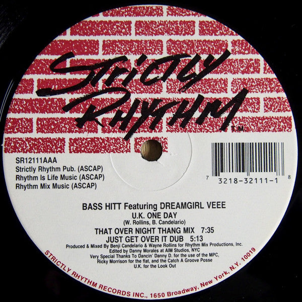 Bass Hitt* Featuring Dreamgirl Veee : The Beat That Makes U Move / U.K. One Day (12")