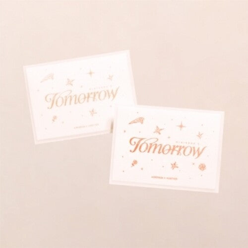 Tomorrow X Together (Txt) - Miniepisodio 3: Tomorrow - Álbumes de Weverse, versión aleatoria - Incluye tarjetero, pegatina, sello, tarjeta fotográfica A, tarjeta fotográfica B + tarjeta QR (CD)
