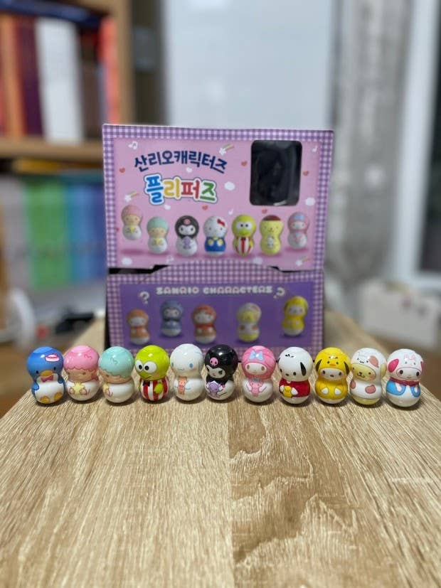 Paquete de juguetes coleccionables aleatorios Flipperz de personajes de Sanrio